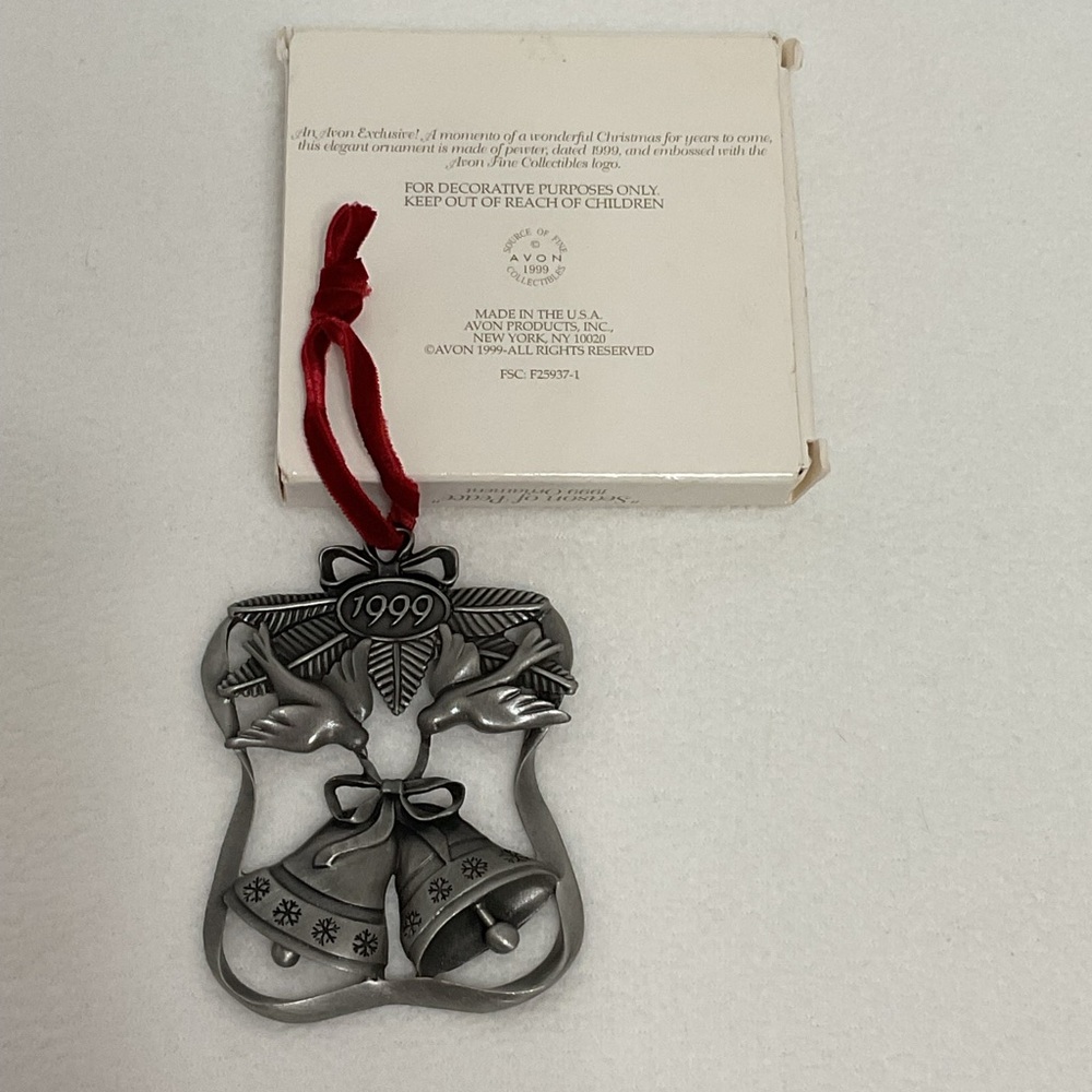 AVON FINE COLLECTIBLES 1999 PEWTER ORNAMENT - “ SEASONS OF PEACE “